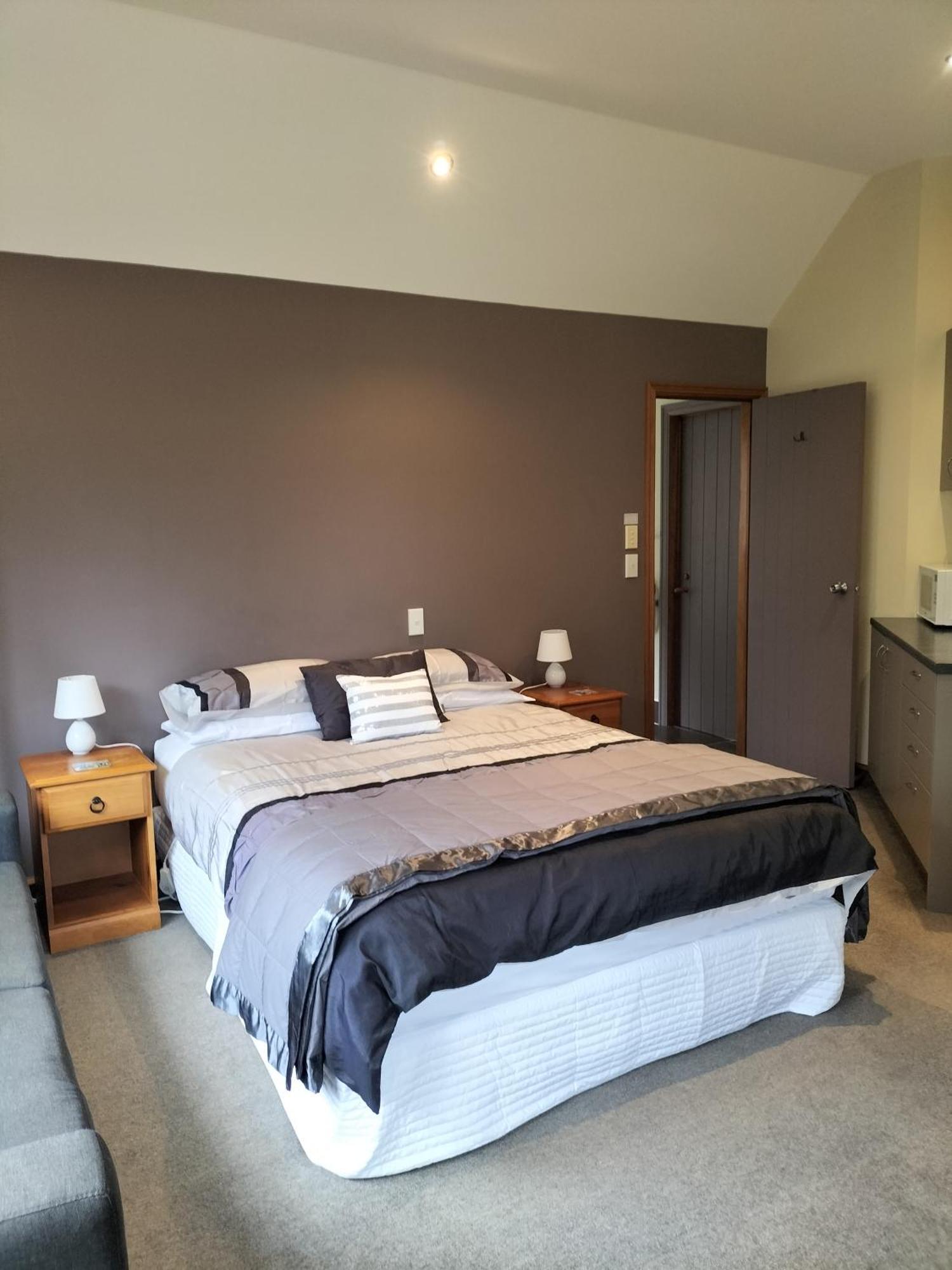 First Light Kaikoura Apartment Room photo